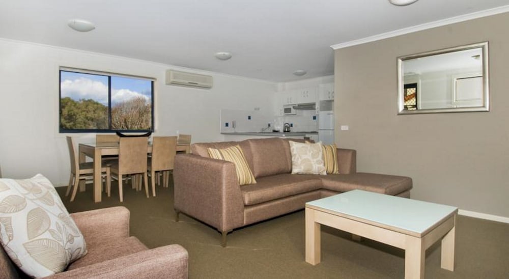 South Pacific Apartments 21/30