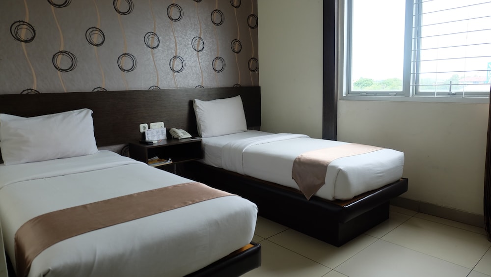 Hotel Grand Kartika 34/63