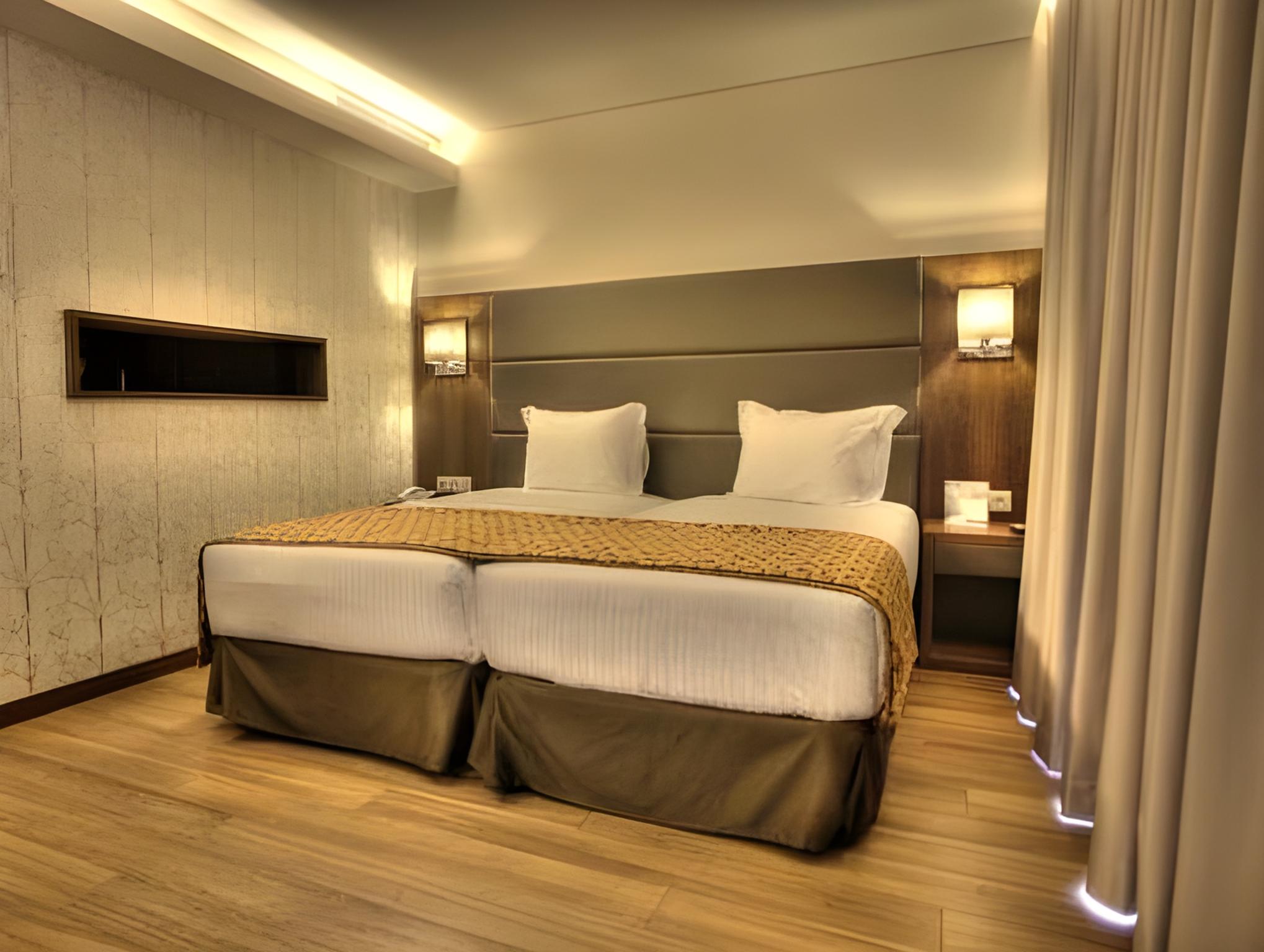 Room, Double or Twin Bed