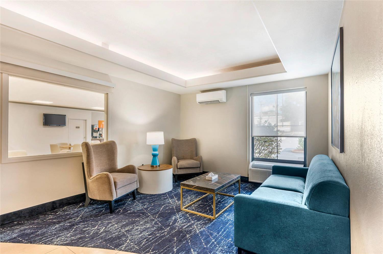 Comfort Inn & Suites Saint Louis Lafayette Square 20/23