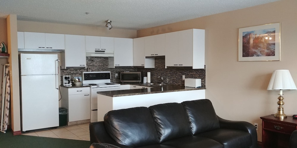 Travelodge by Wyndham Lacombe 25/54