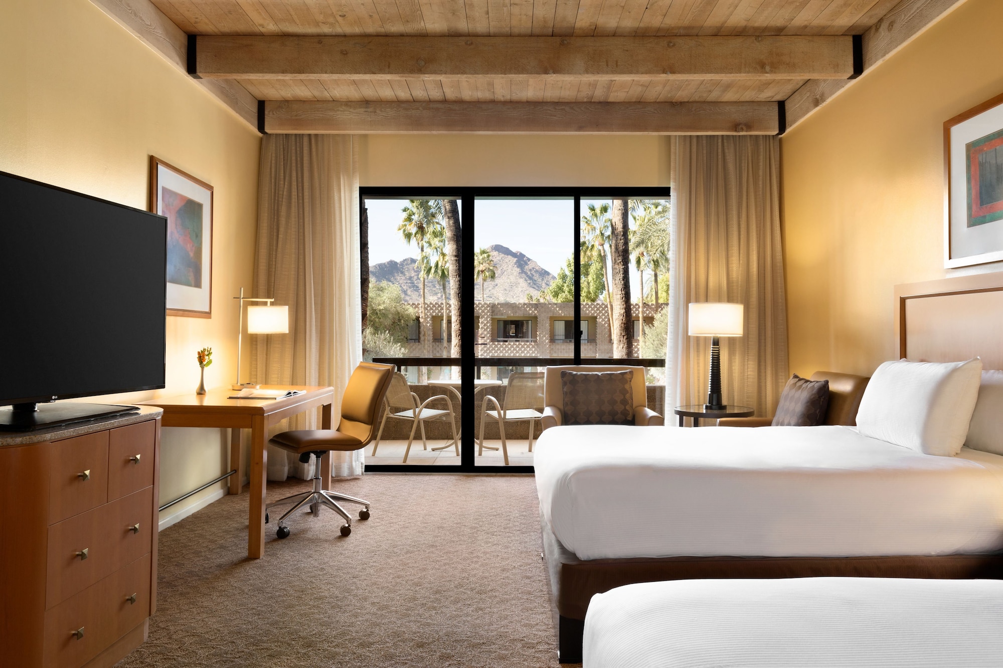 ROOM, 2 QUEEN BEDS, BALCONY OR PATIO