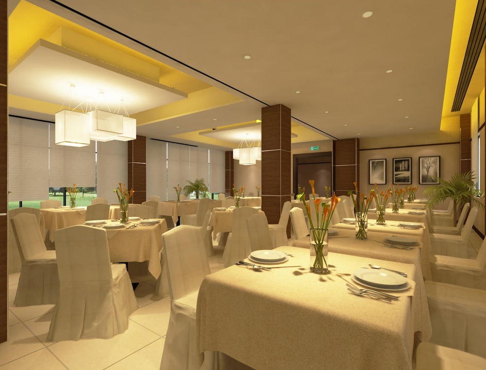 HALLMARK CROWN HOTEL 44/59