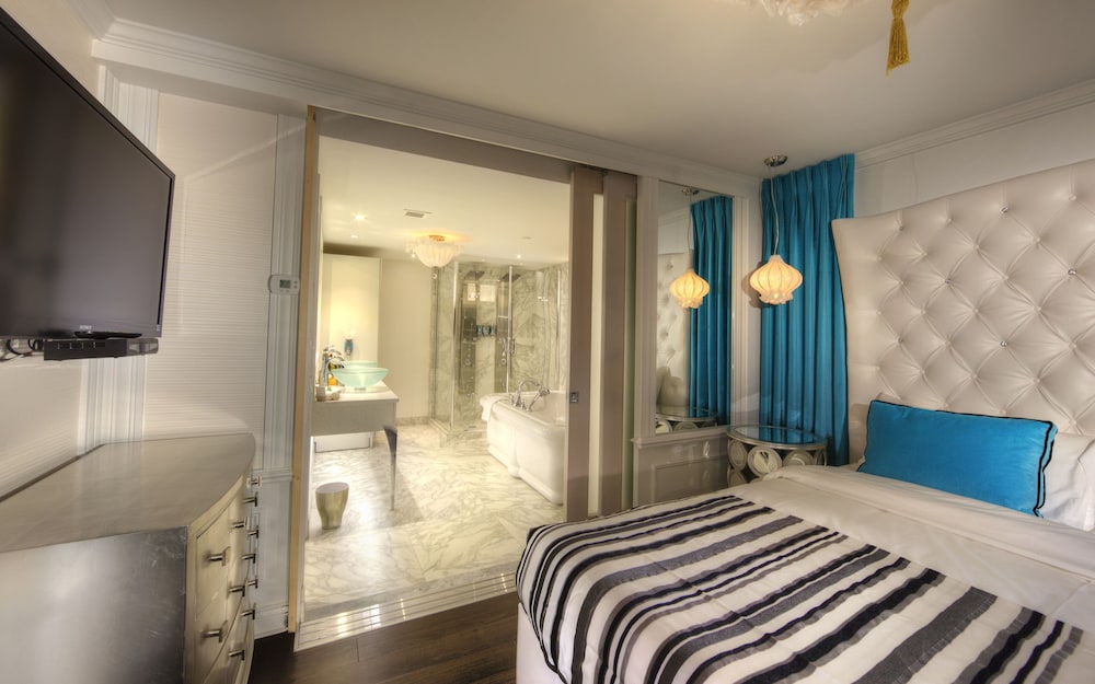 Premium, Suite, King Bed, 1 Queen and 1 Murphy Bed, Queen Murphy Bed