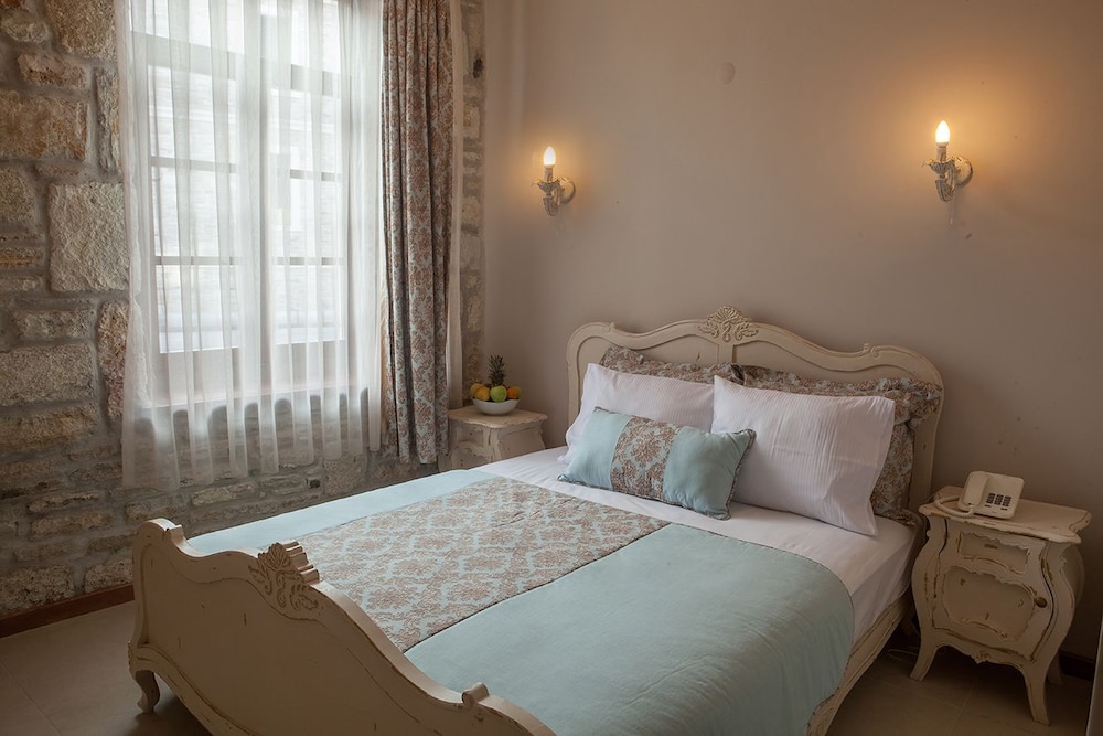 La Petra Hotel 12/40