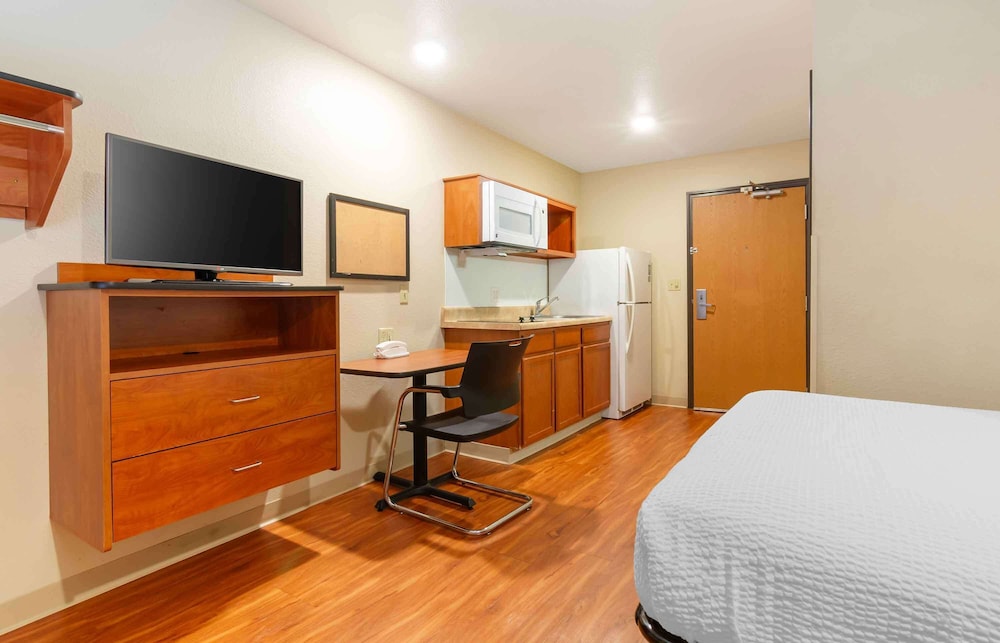 Extended Stay America Select Suites - Kansas City - Stadium 22/43