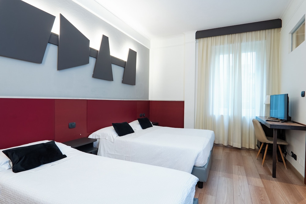 Room, Triple, 1 Queen and 1 Single Bed