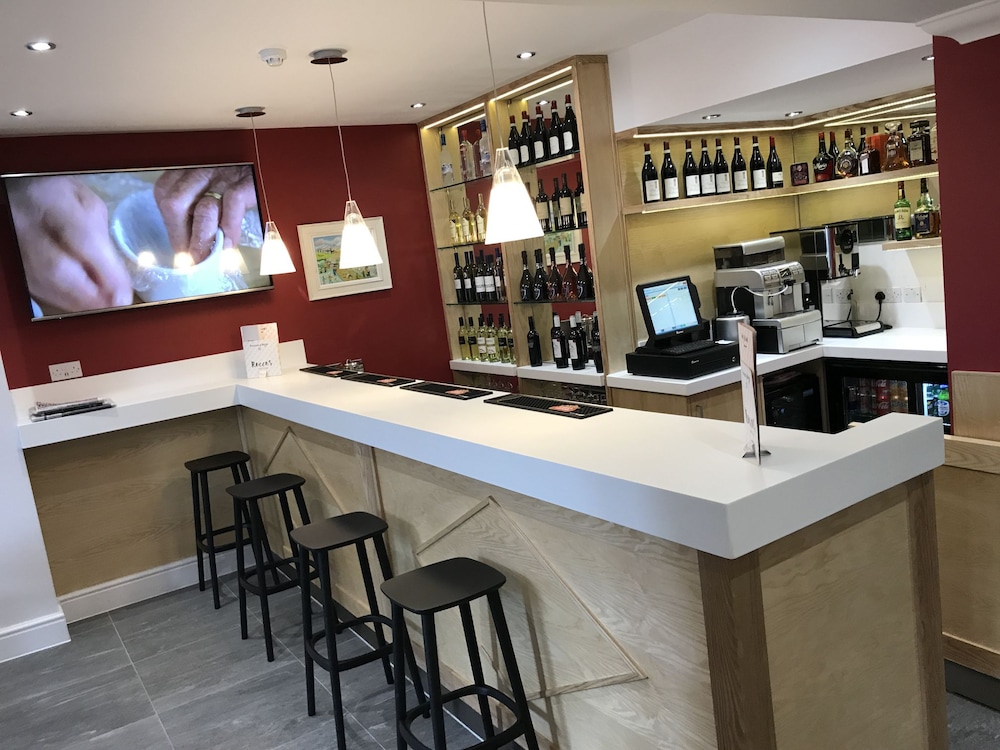Gidea Park Hotel 35/51