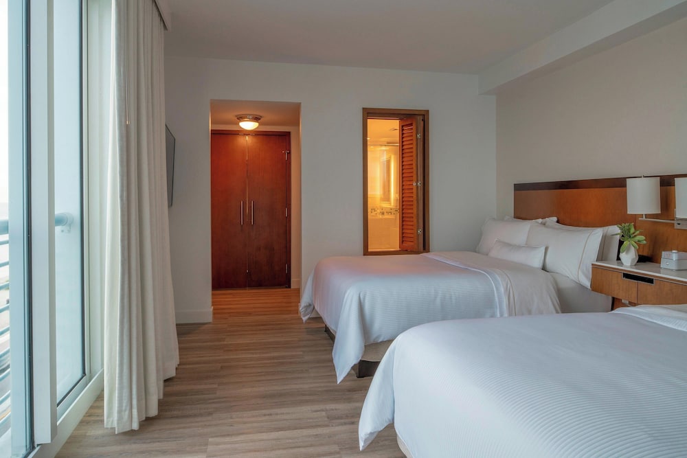 PREMIUM, 2 DOUBLE BEDS, OCEAN VIEW