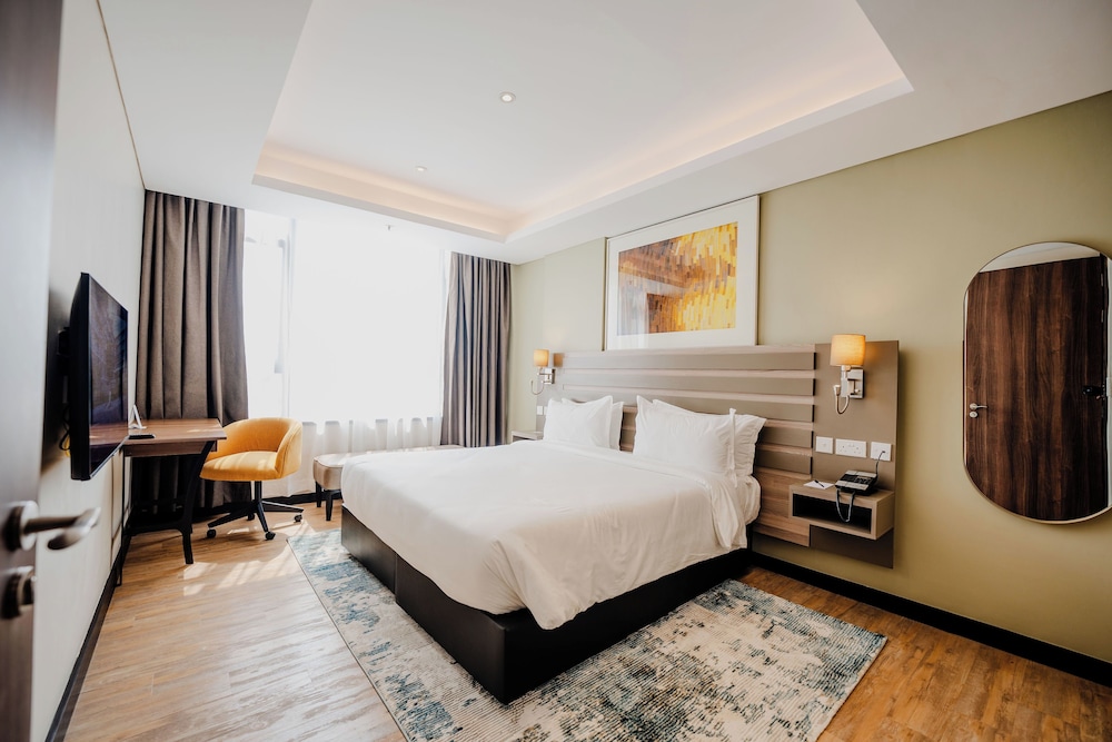 Trademark Suites at Enaki Town 16/60