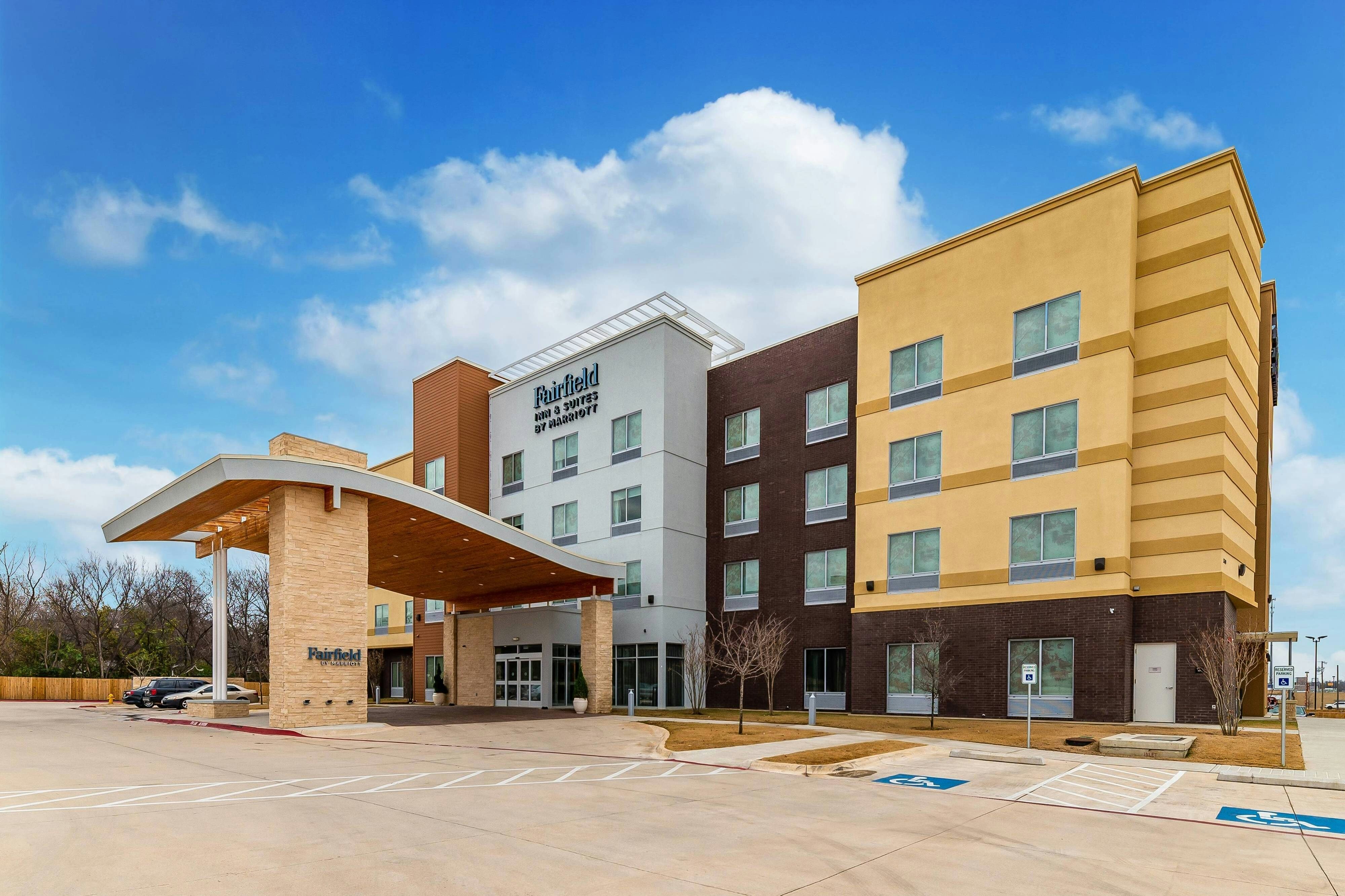 Fairfield Inn & Suites By Marriott Gainesville I-35 39/39