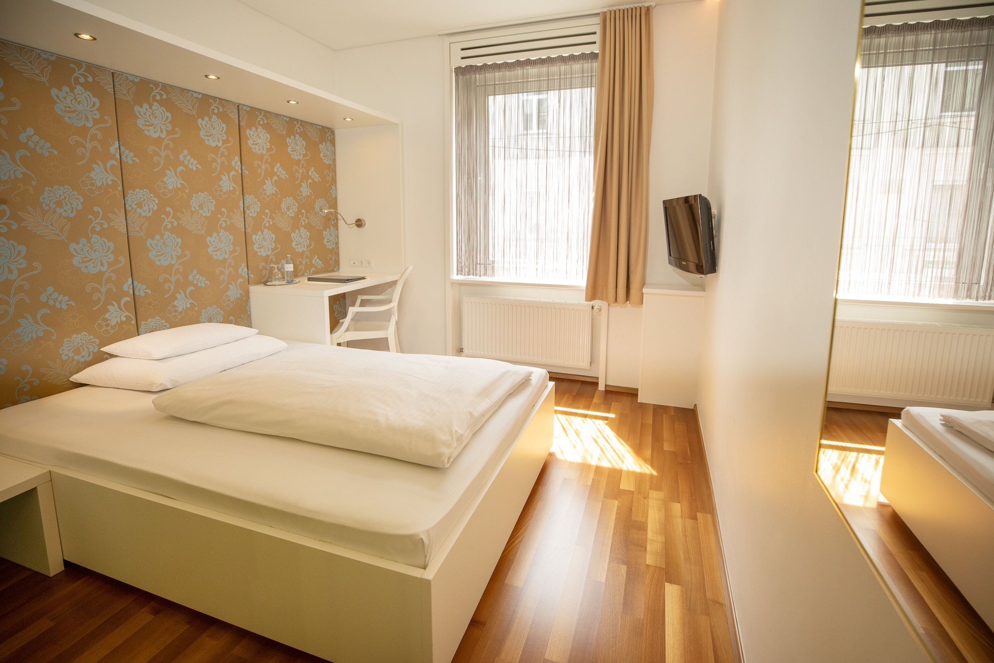 BASIC, SINGLE, QUEEN BED