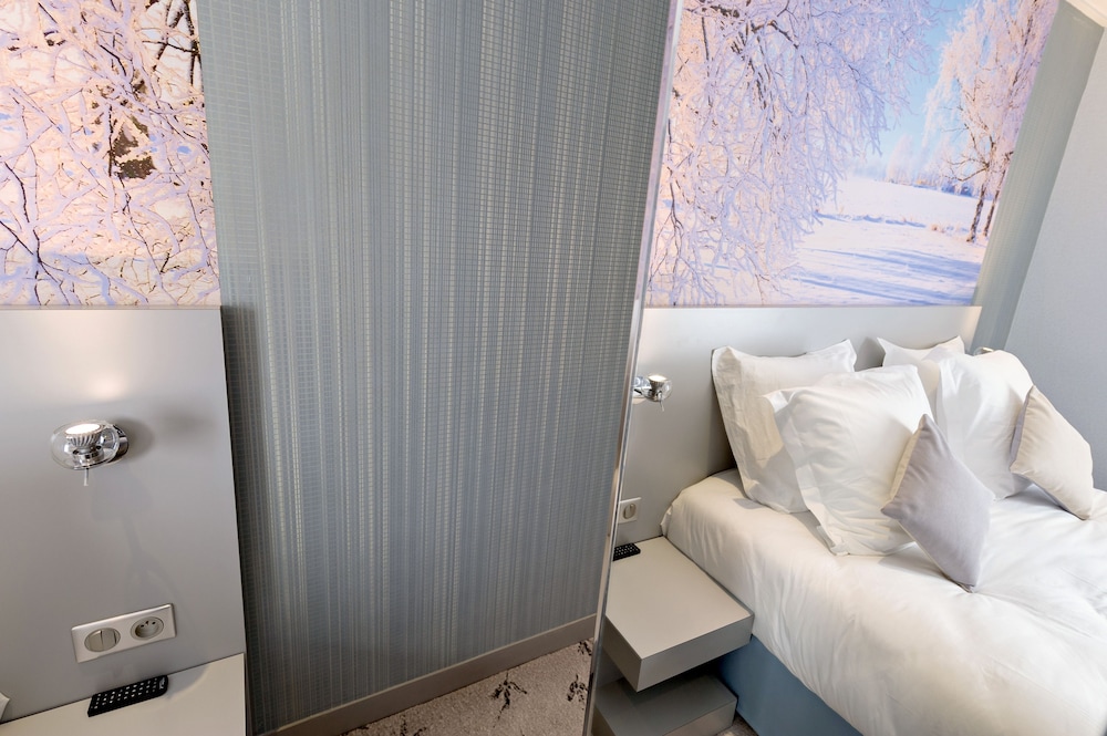 Hotel les Jardins de Montmartre 24/66