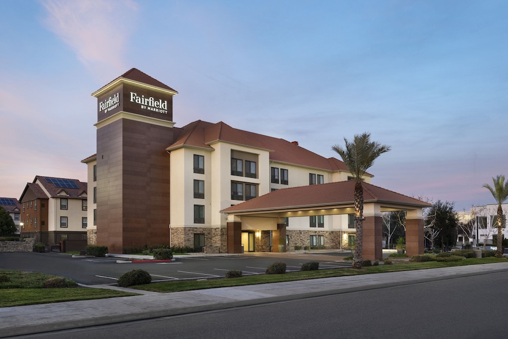 Fairfield Inn & Suites By Marriott Fresno River Park 3/54