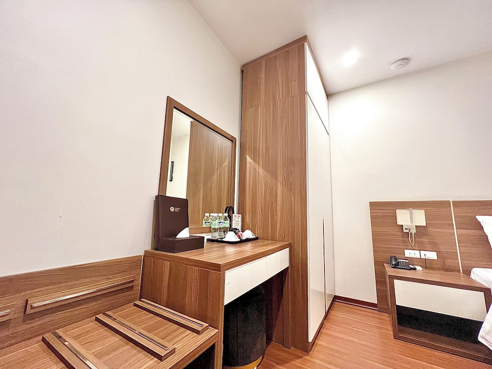 Paragon Noi Bai Hotel and Pool 24/49