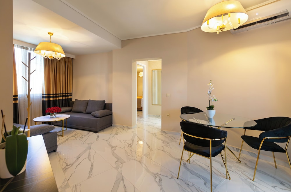 Ilisia Hotel 52/68