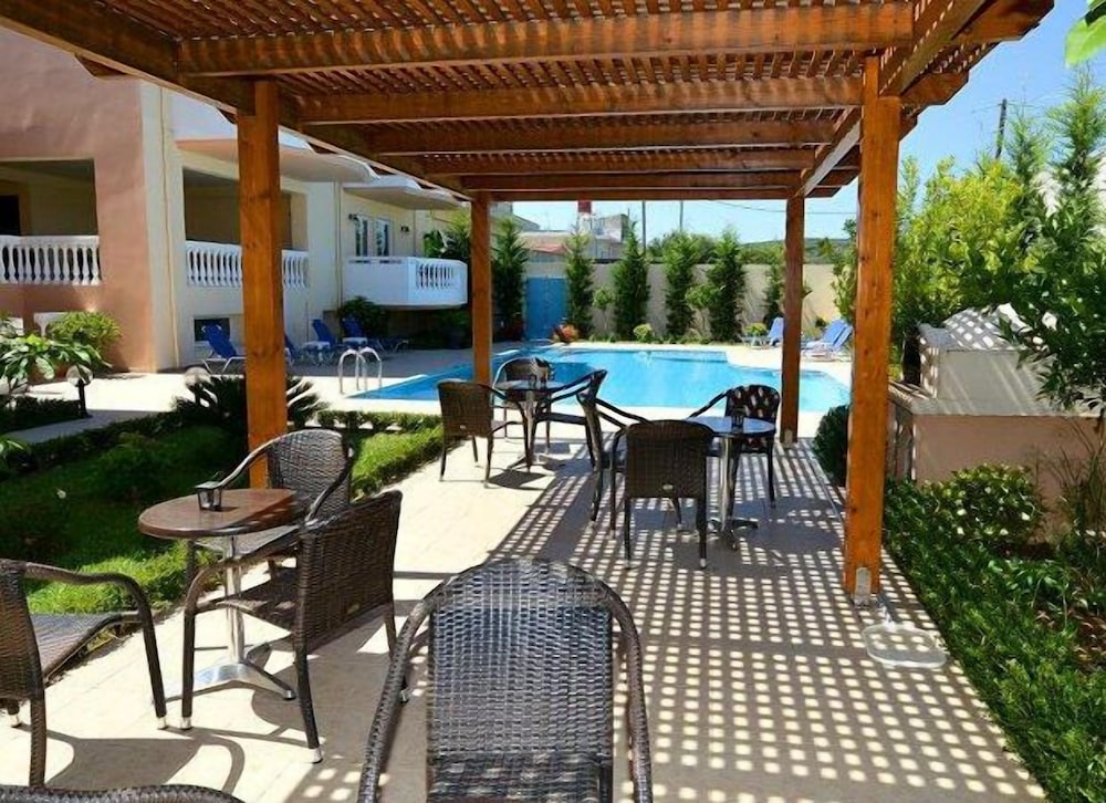 GOLDEN ROSE SUITES 51/62