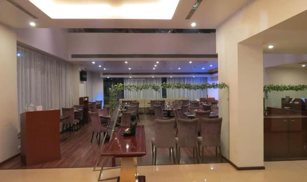 KEYS HOTEL, THE AURES 32/50