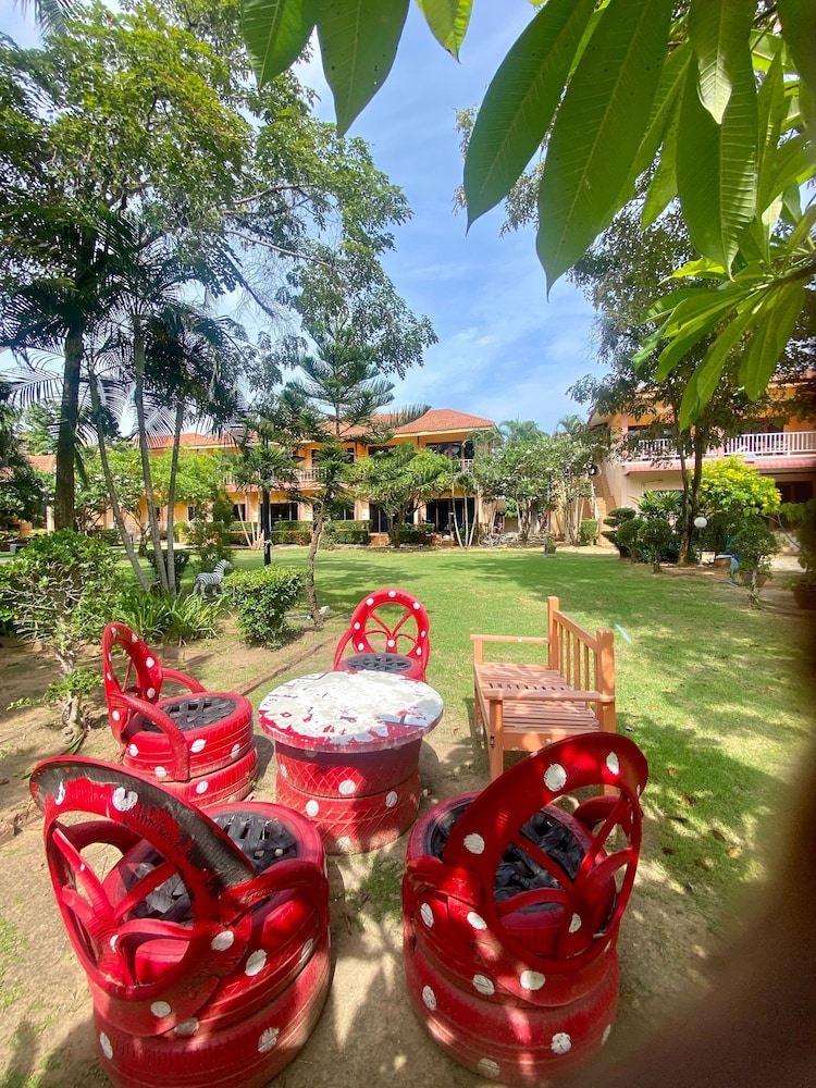 Pranmanee Beach Resort 30/50