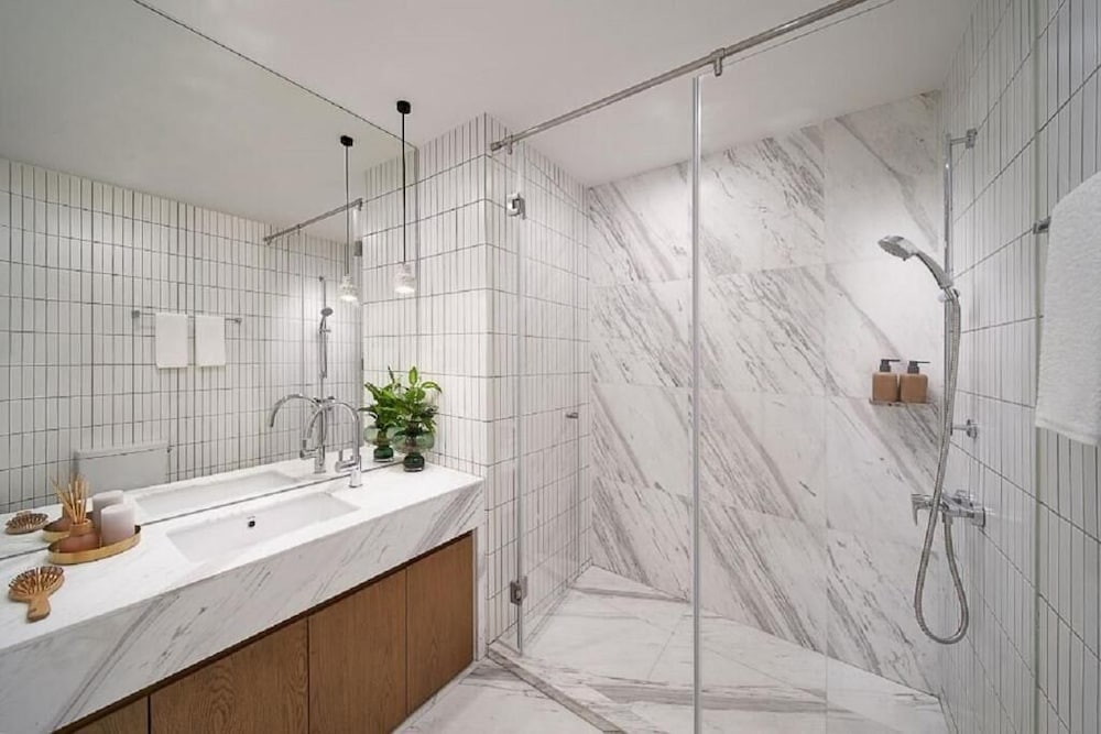 basePLUS-BINJIANG Serviced Apartment 39/41