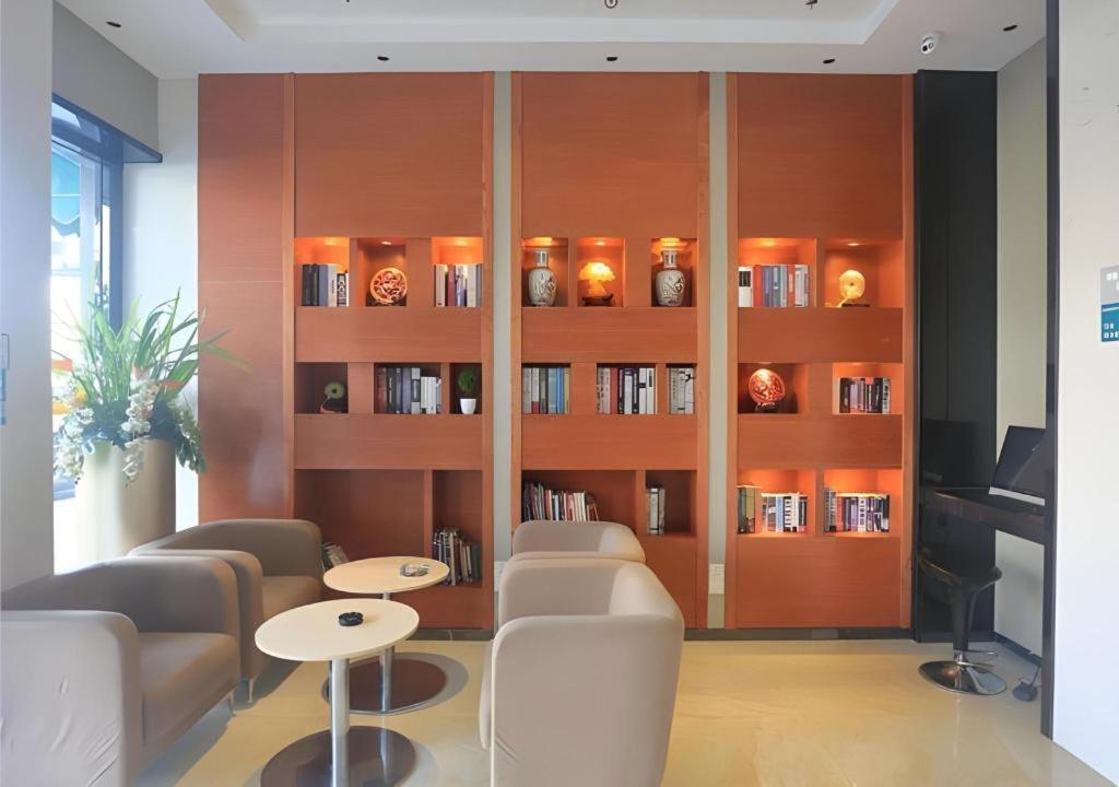 City Comfort Inn( Guangzhou Zengcheng Wanda Plaza Metro Station) 40/50