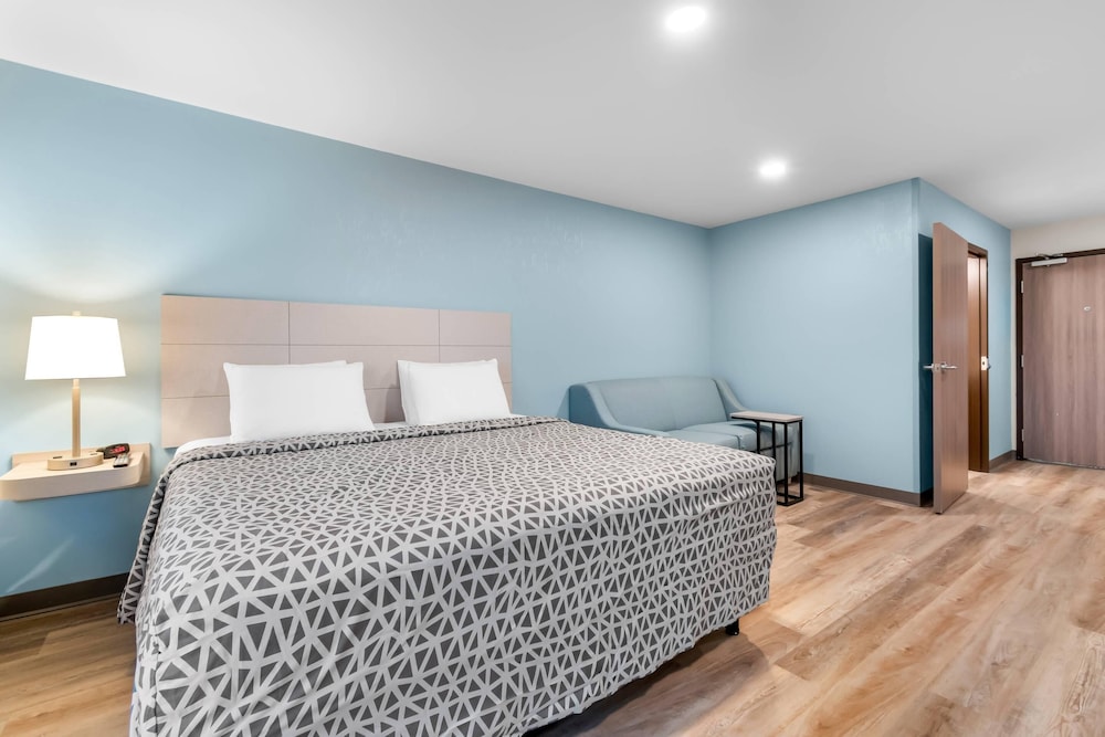 WoodSpring Suites Harrisburg Carlisle 27/51