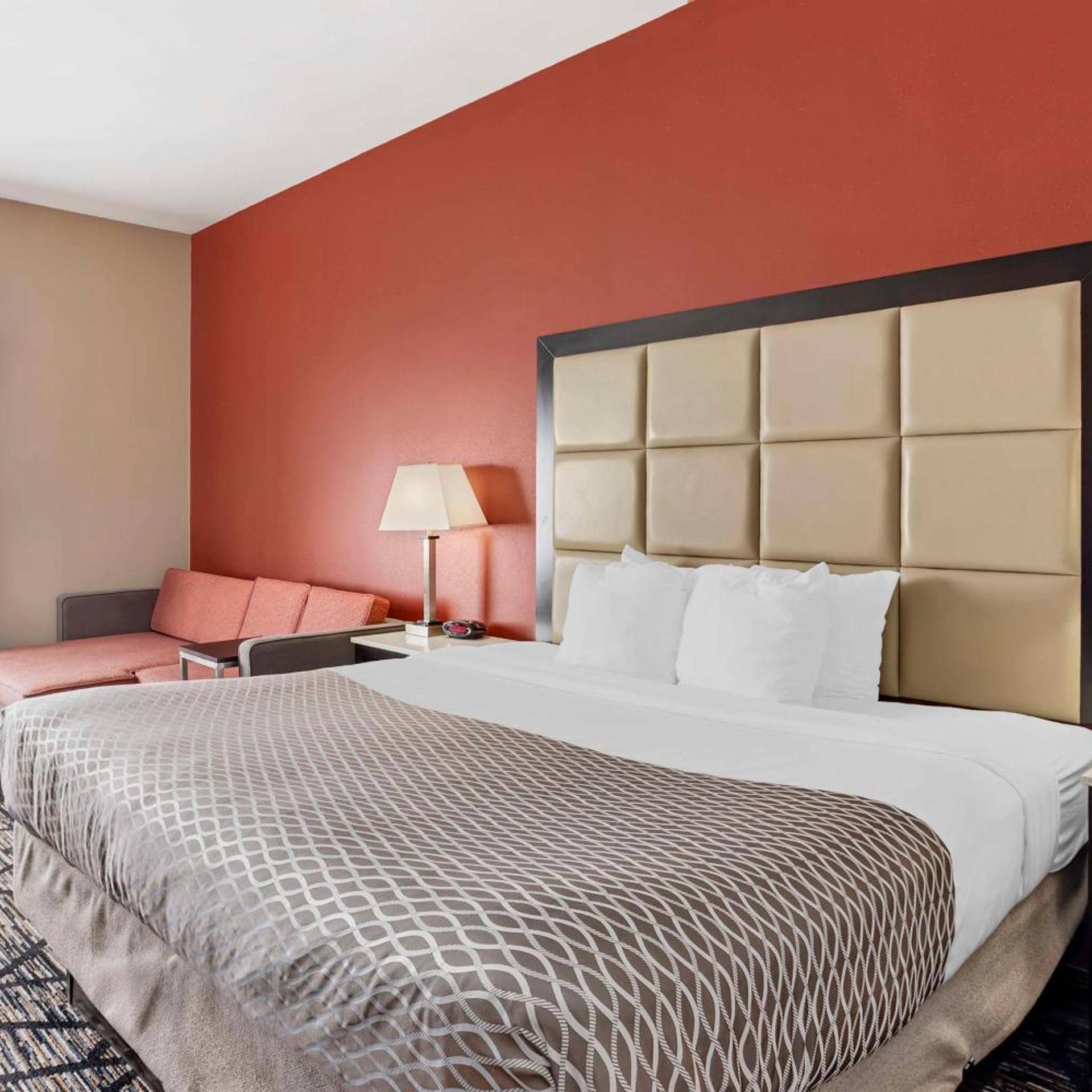 Room, Queen Bed, Kitchen