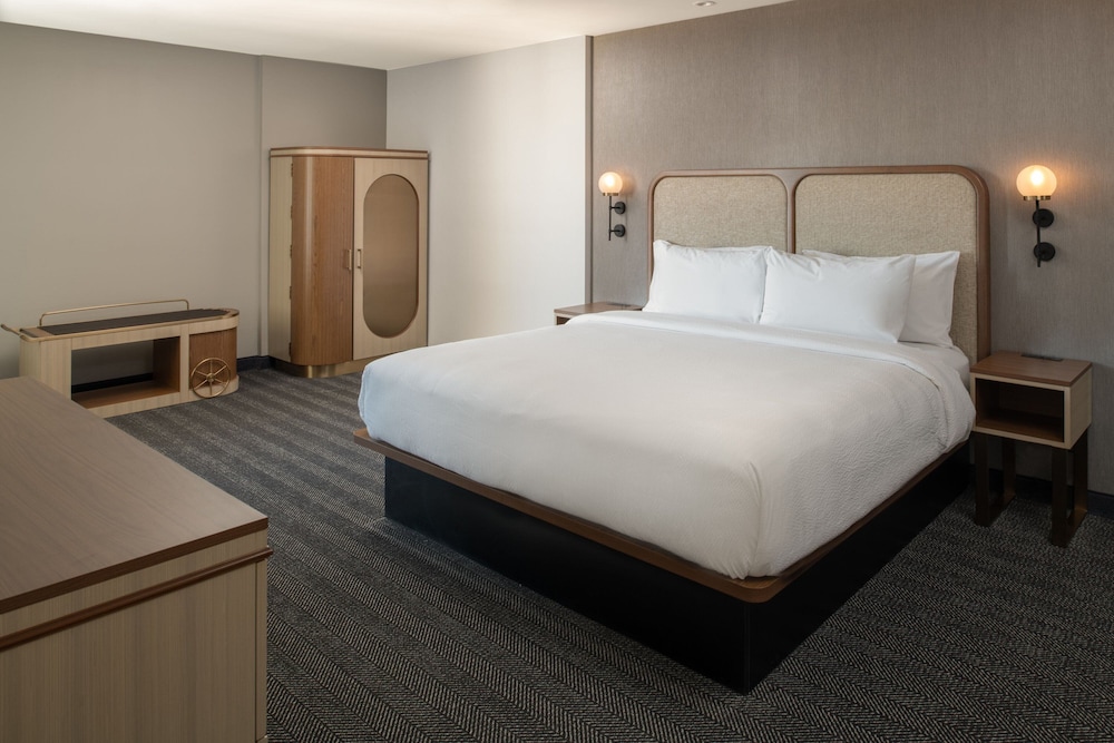 Courtyard by Marriott Santa Cruz 7/36