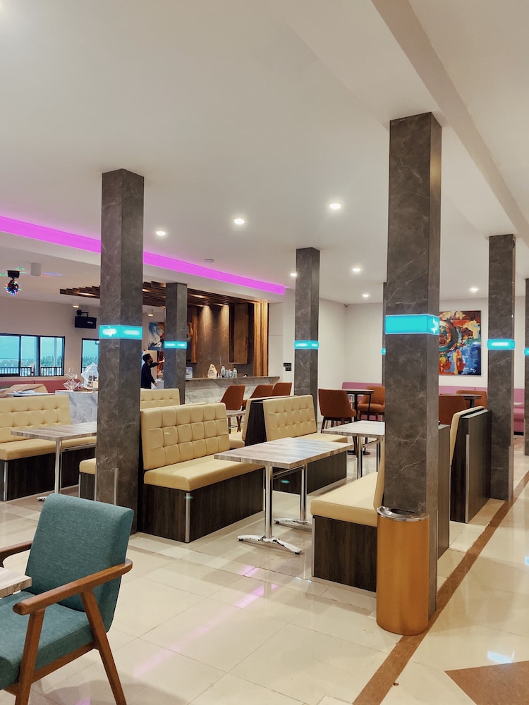 Paradise Hotel Tarakan 56/65