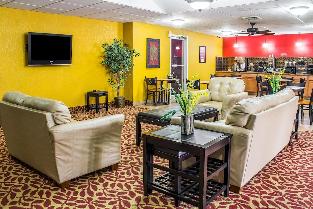 Econo Lodge Inn & Suites Walnut 21/30