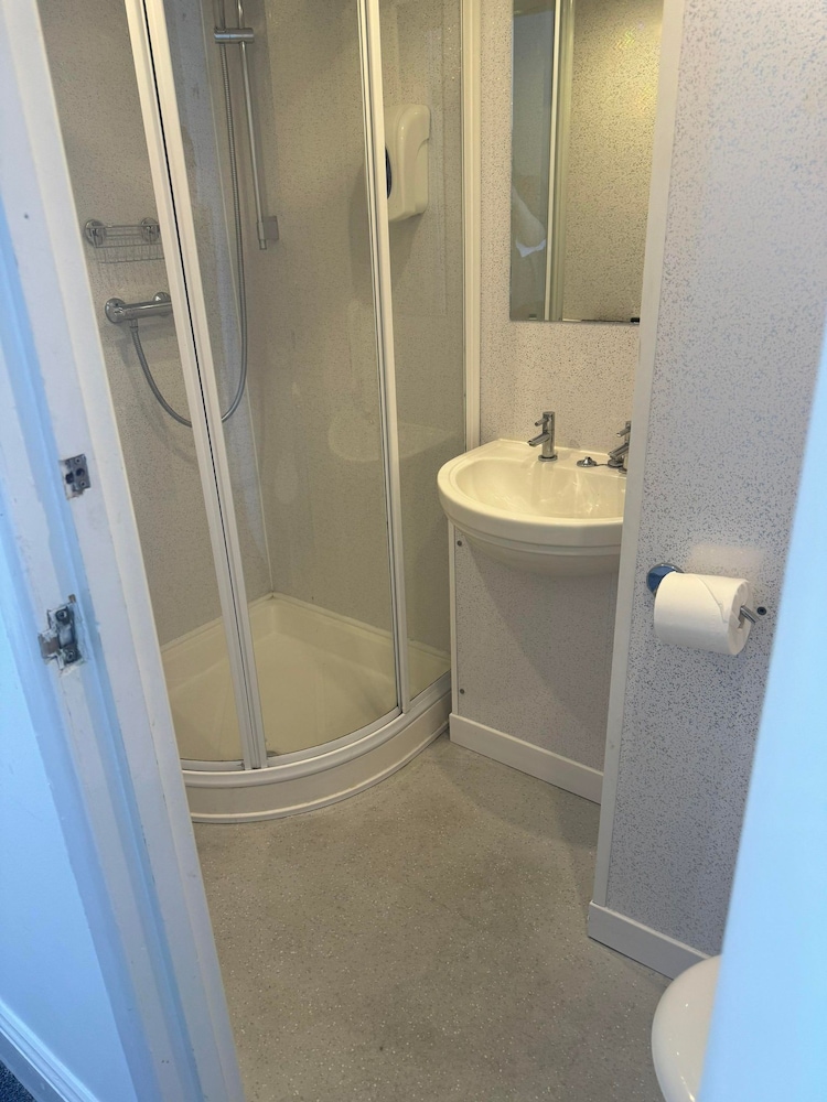Silver, Family, 1 Double and 1 Single Bed، The Jubilee Hotel 8/10