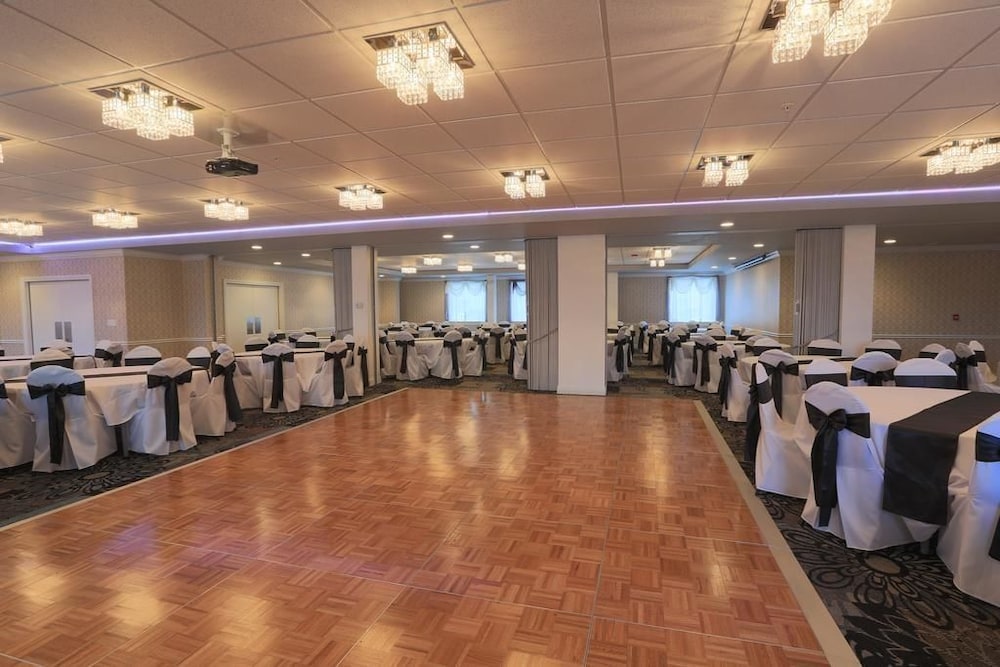 Days Inn by Wyndham Calumet Park 26/27