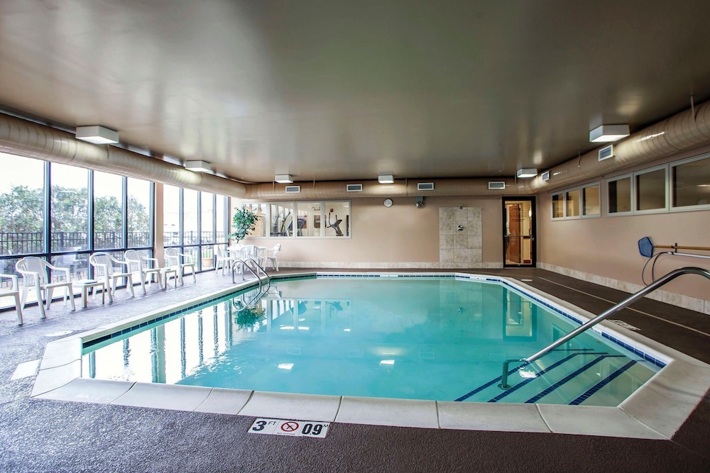 Comfort Suites Elgin Northwest 22/48