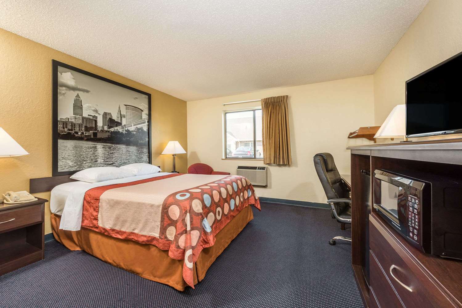 Super 8 By Wyndham Franklin/Middletown Area 11/29