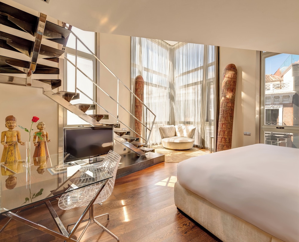 LOFT, SUITE