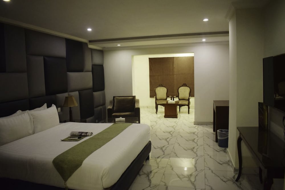 Grand Millennium Hotel Lahore (Local) 16/41
