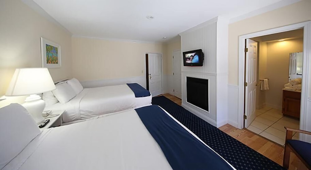 Colonial Inn in Harbor Springs 9/57