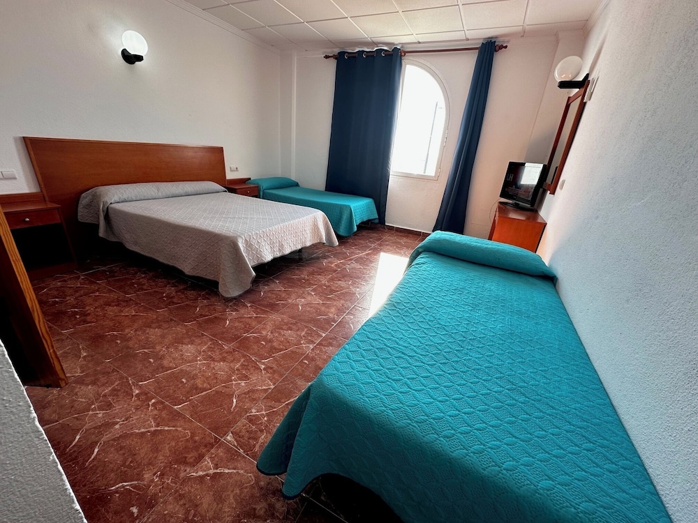 ROOM, TRIPLE