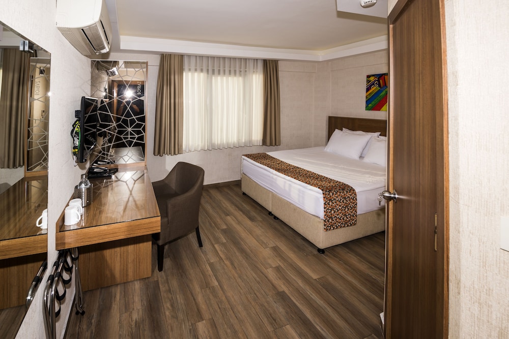 B Guest Hotel 30/66