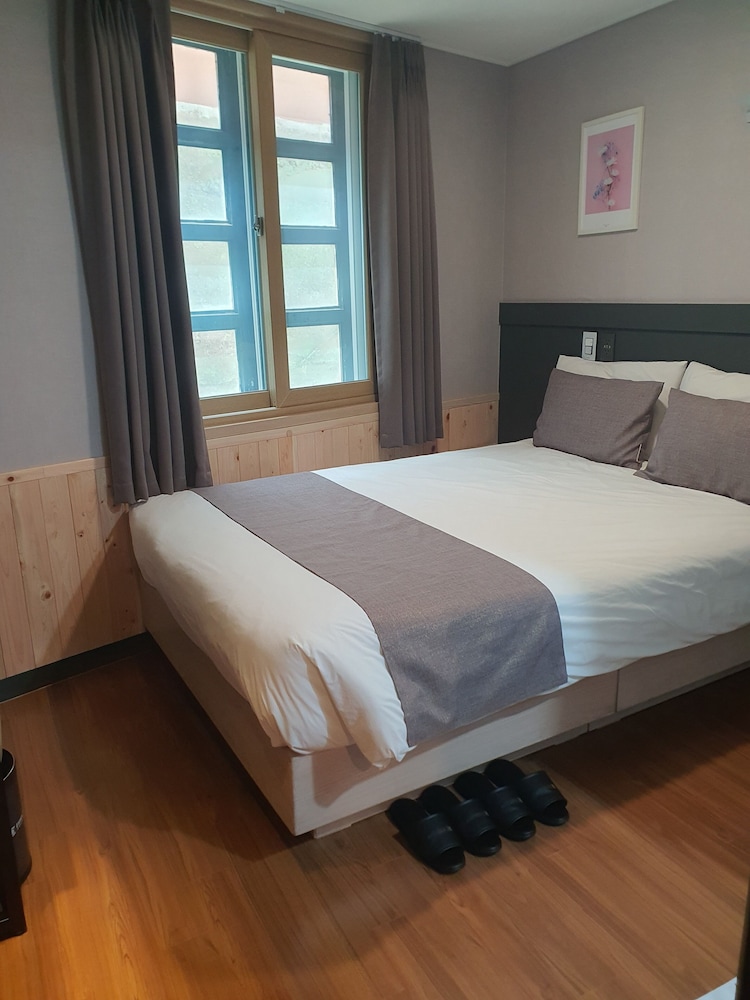 EHWA HOTEL MYEONGDONG 26/69