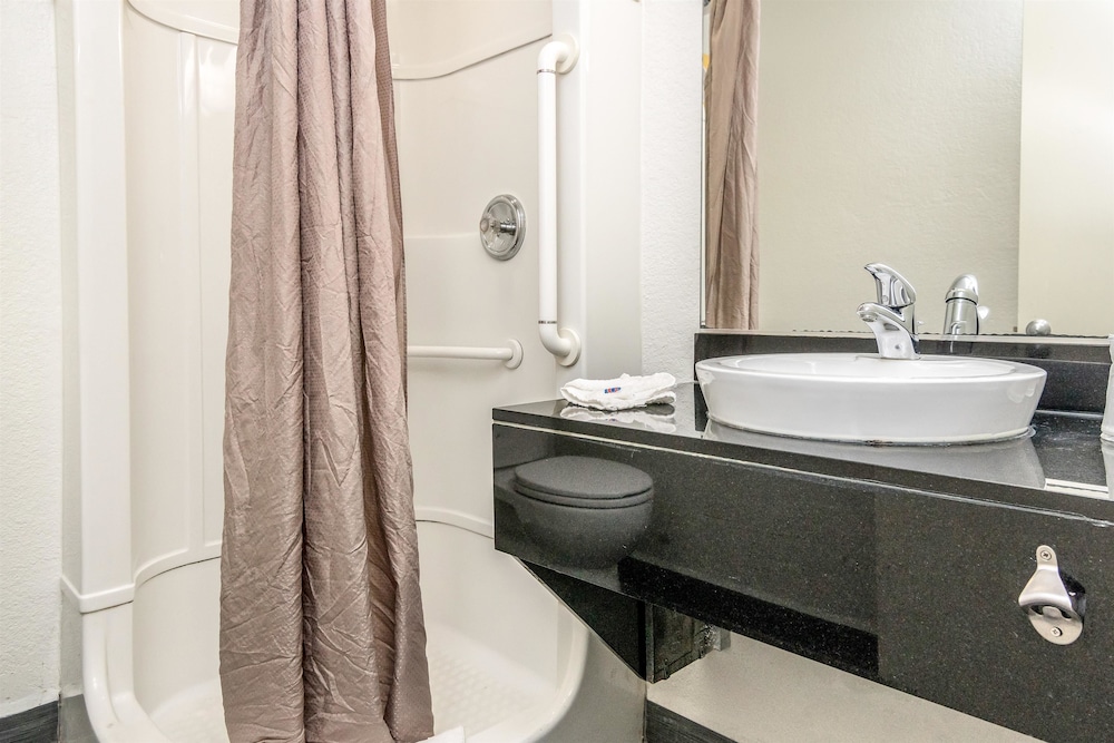 Motel6 Fort Worth, TX - North 33/33