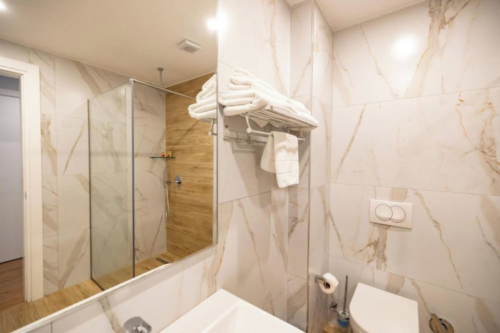 Duka Hotel 42/45