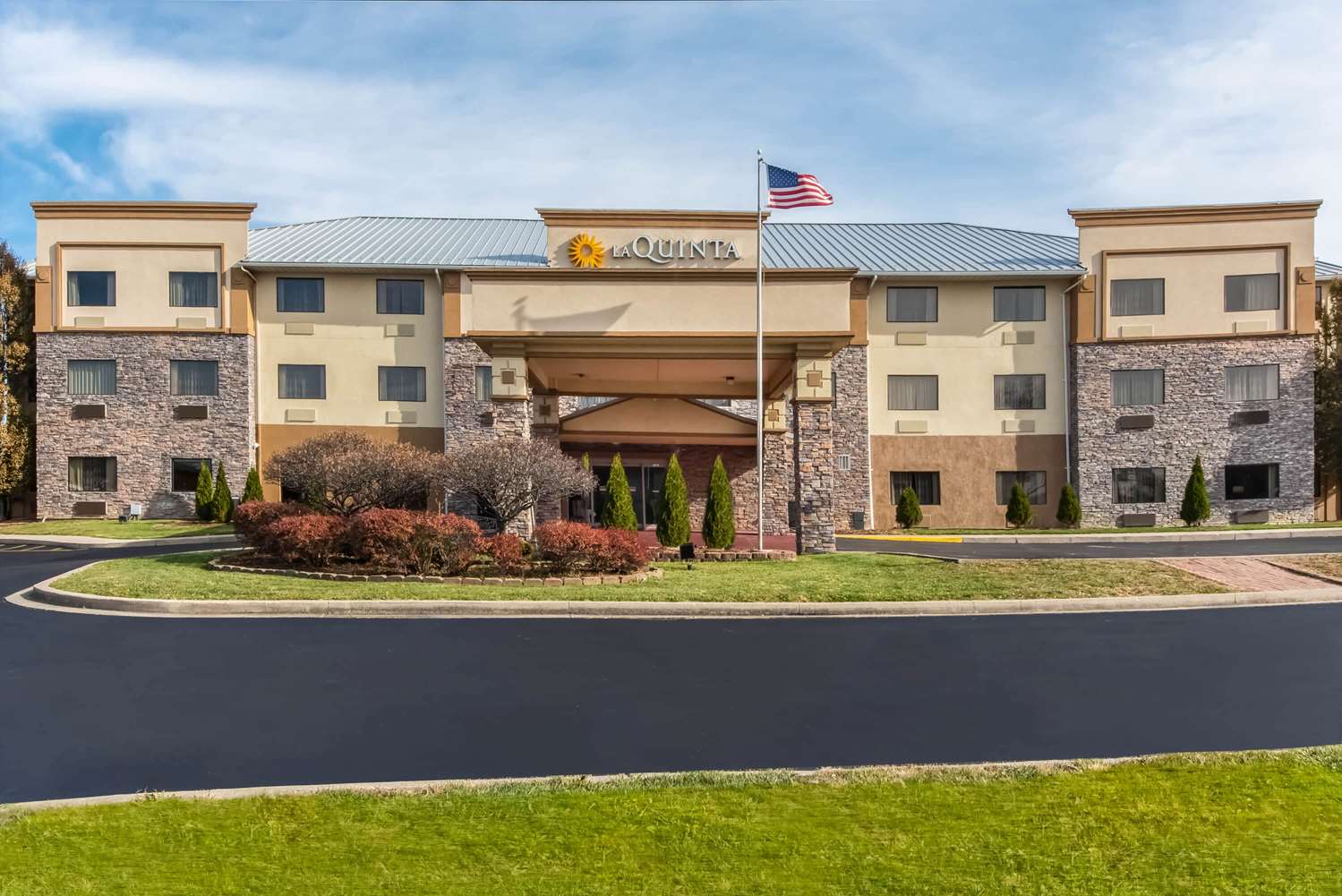 La Quinta Inn & Suites by Wyndham Fairborn Wright-Patterson 47/50