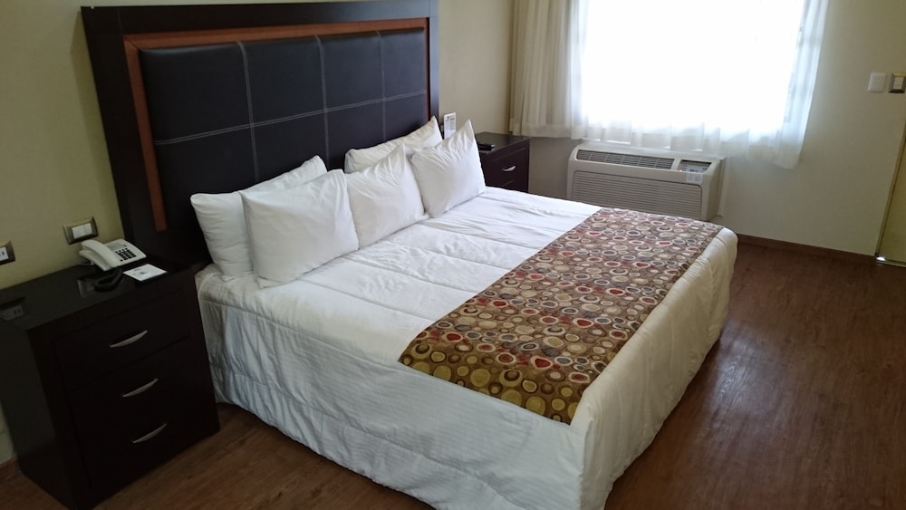 Quinta Dorada Hotel and Suites 12/34
