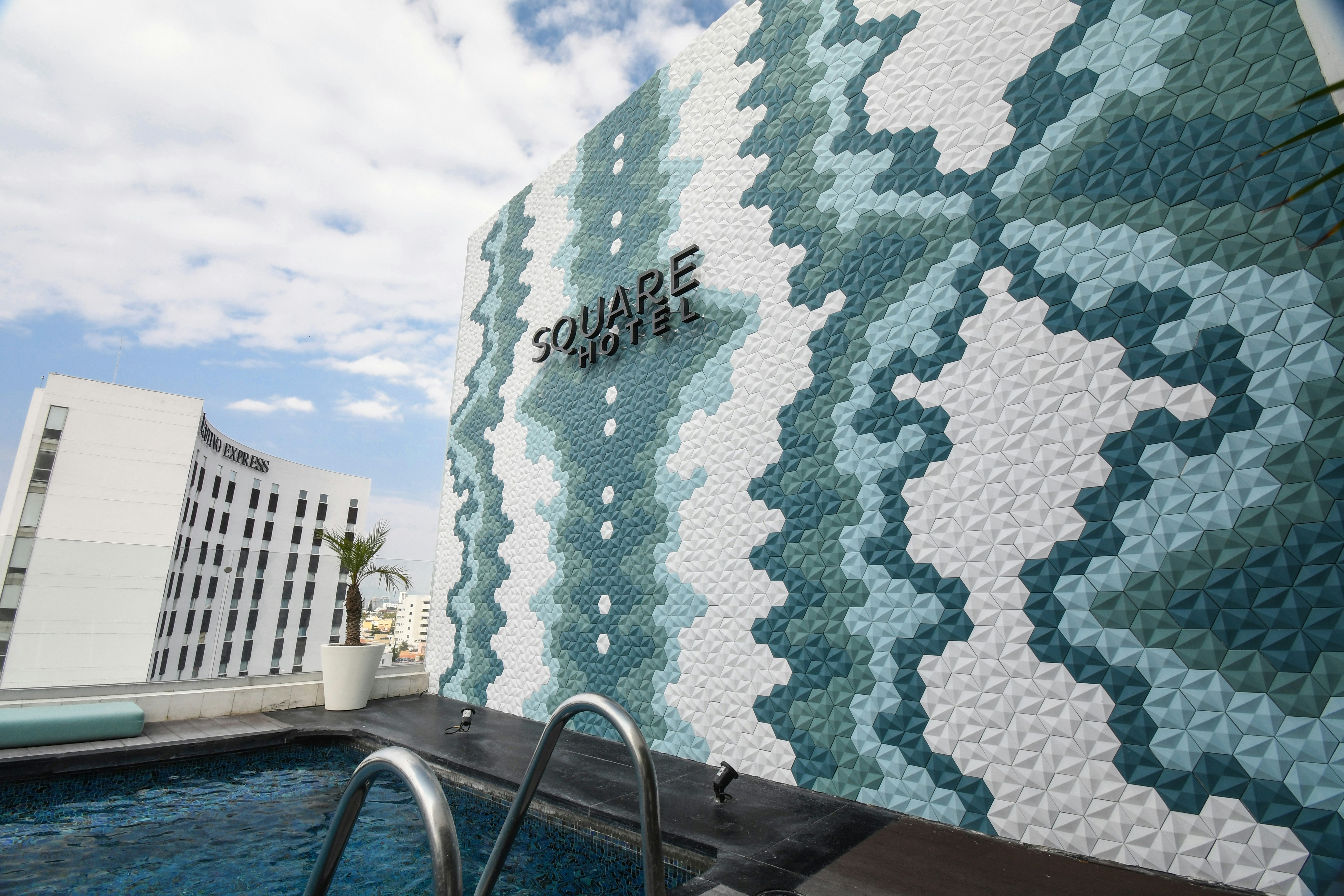 Square Small Luxury 10/11