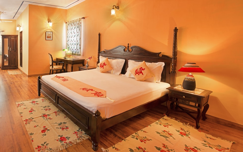 DELUXE, DOUBLE BED
