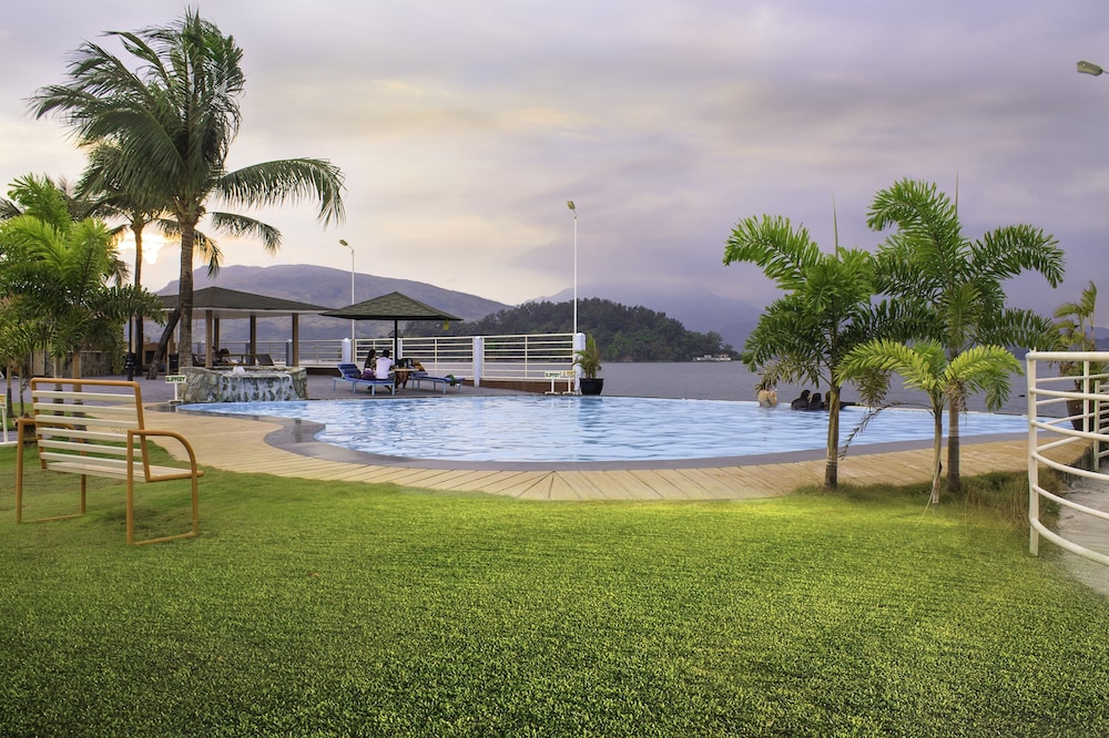 Whiterock Beach Hotel And Waterpark 13/73