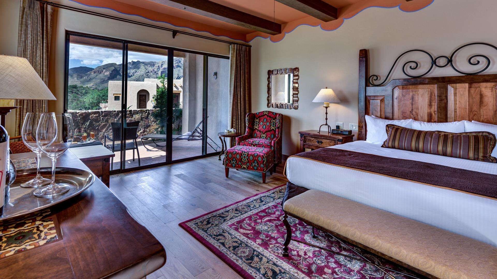 غرفة بسرير كينج، Hacienda Del Sol Ranch Resort 2/3