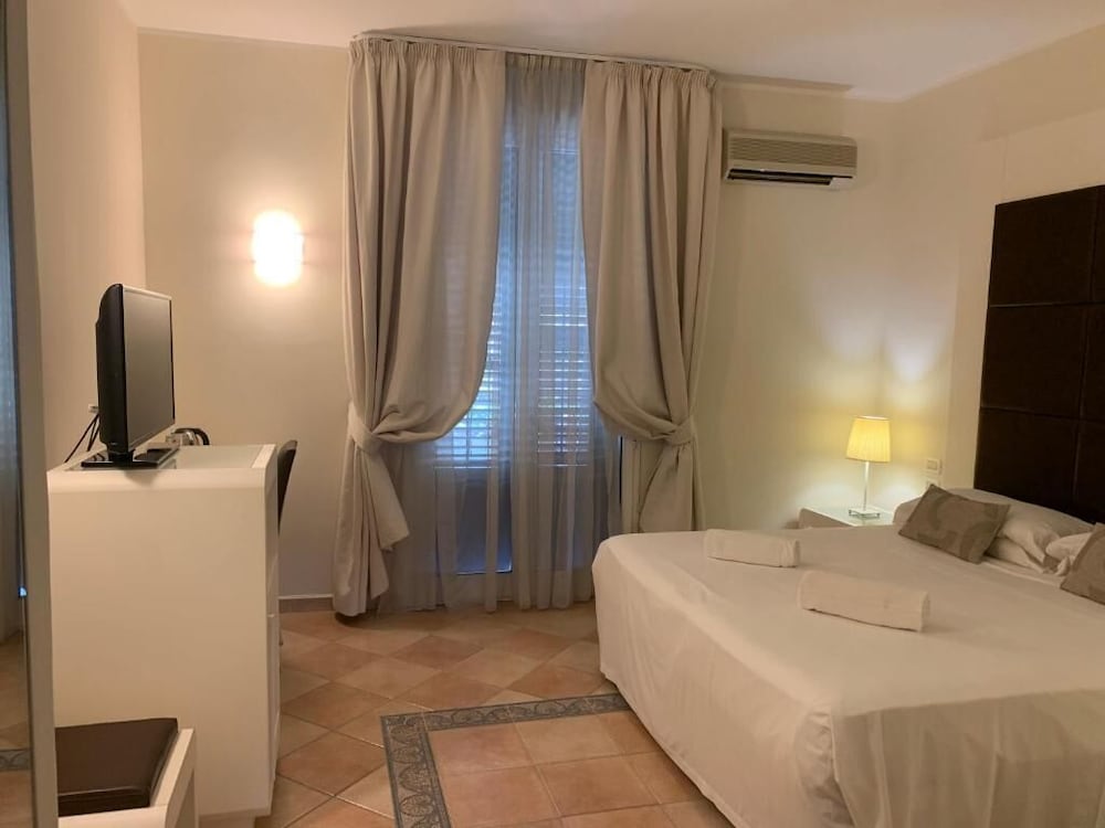 SUPERIOR, DOUBLE OR TWIN BED
