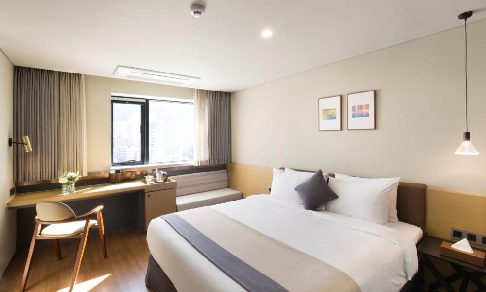 Room Assigned on Arrival, No Parking